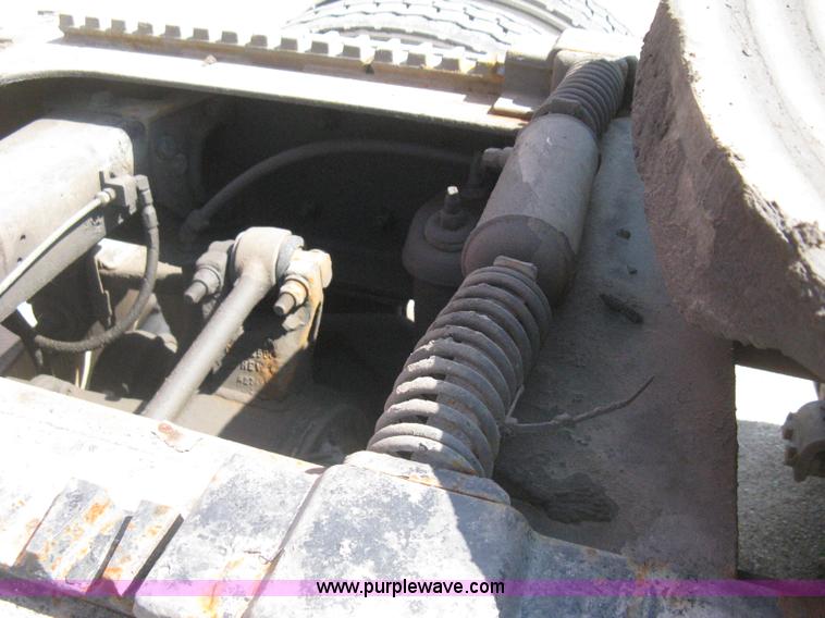 image for item H5425 1998 Peterbilt 379 semi truck