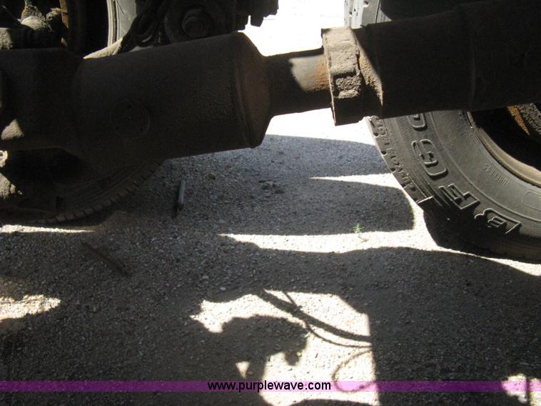 image for item H5425 1998 Peterbilt 379 semi truck