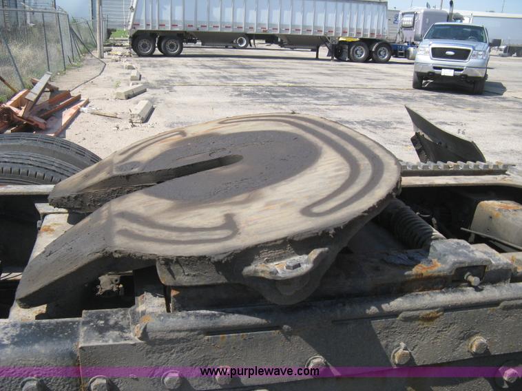 image for item H5425 1998 Peterbilt 379 semi truck