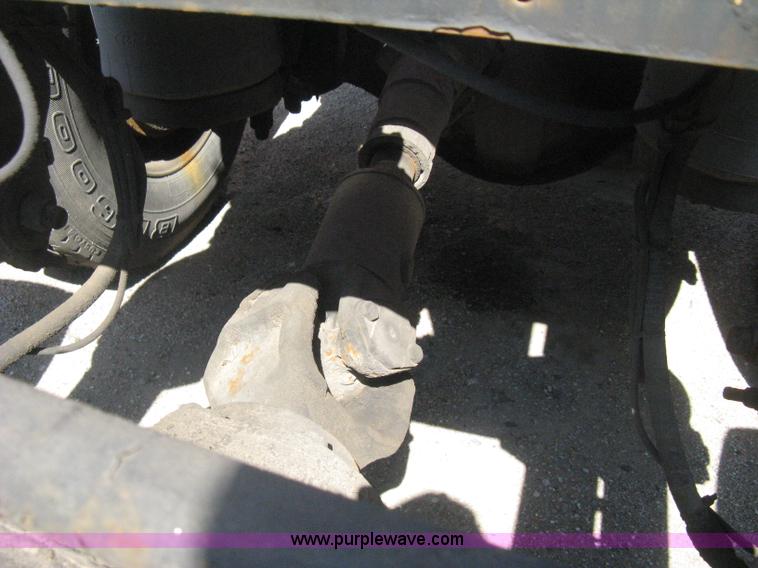 image for item H5425 1998 Peterbilt 379 semi truck