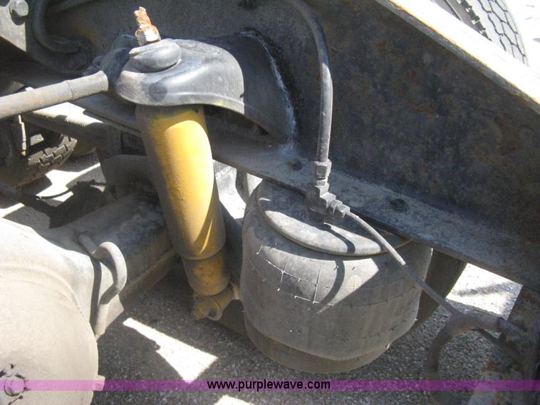 image for item H5425 1998 Peterbilt 379 semi truck