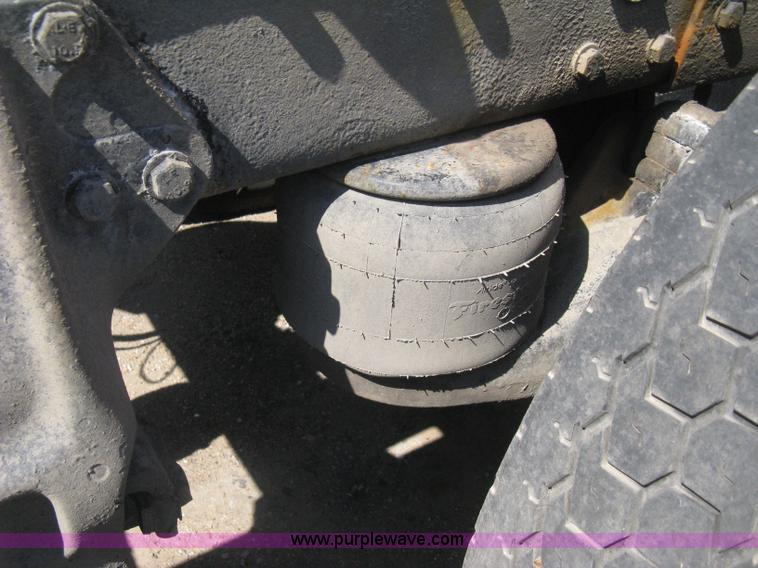 image for item H5425 1998 Peterbilt 379 semi truck