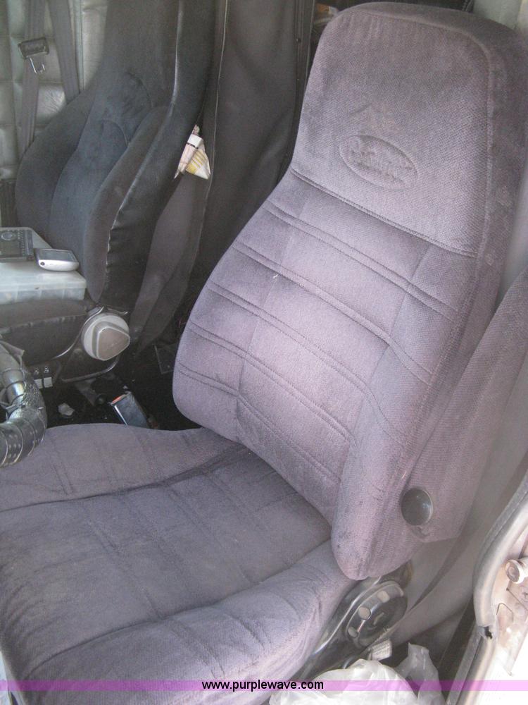 image for item H5425 1998 Peterbilt 379 semi truck