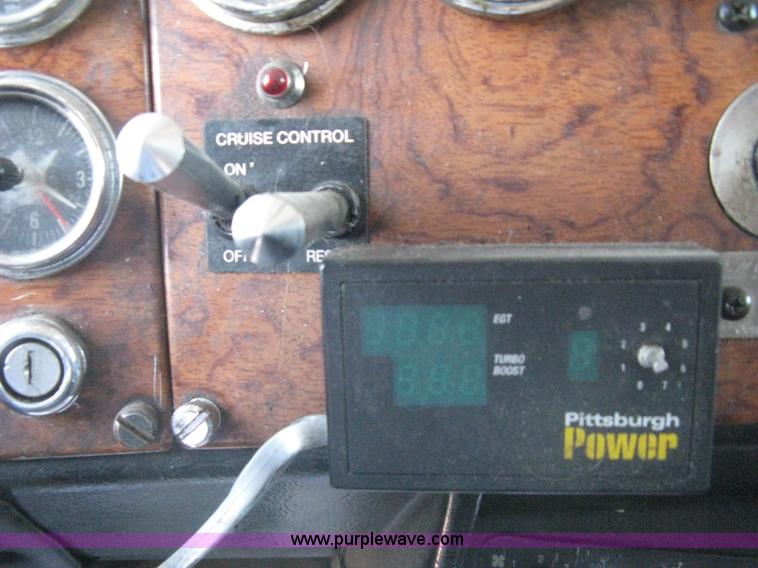 image for item H5425 1998 Peterbilt 379 semi truck