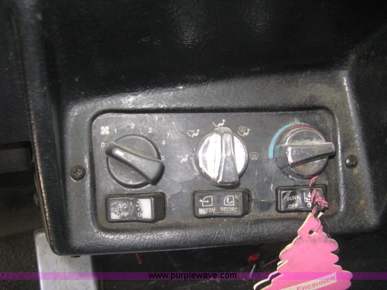 image for item H5425 1998 Peterbilt 379 semi truck