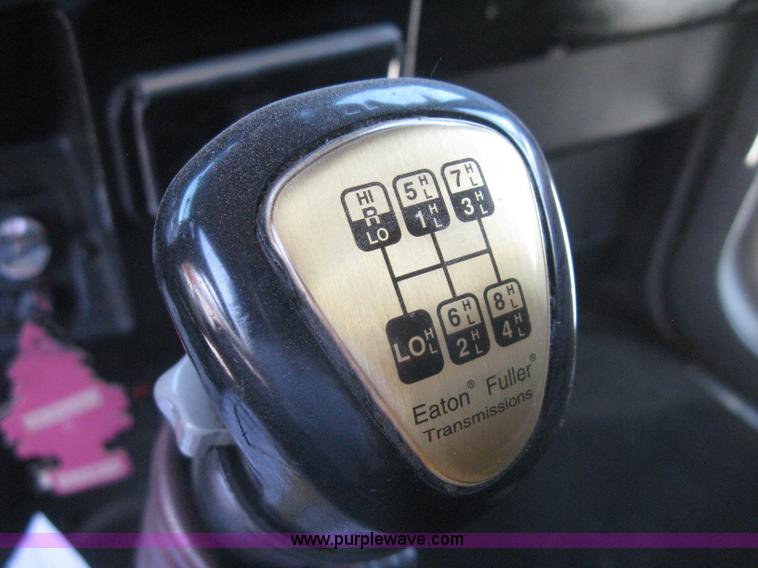 image for item H5425 1998 Peterbilt 379 semi truck