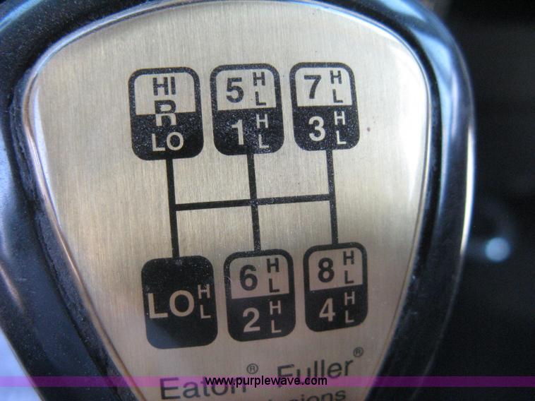 image for item H5425 1998 Peterbilt 379 semi truck