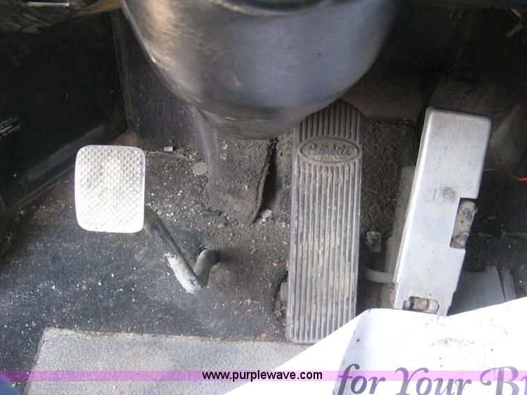 image for item H5425 1998 Peterbilt 379 semi truck