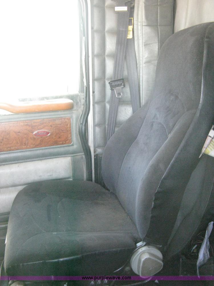 image for item H5425 1998 Peterbilt 379 semi truck