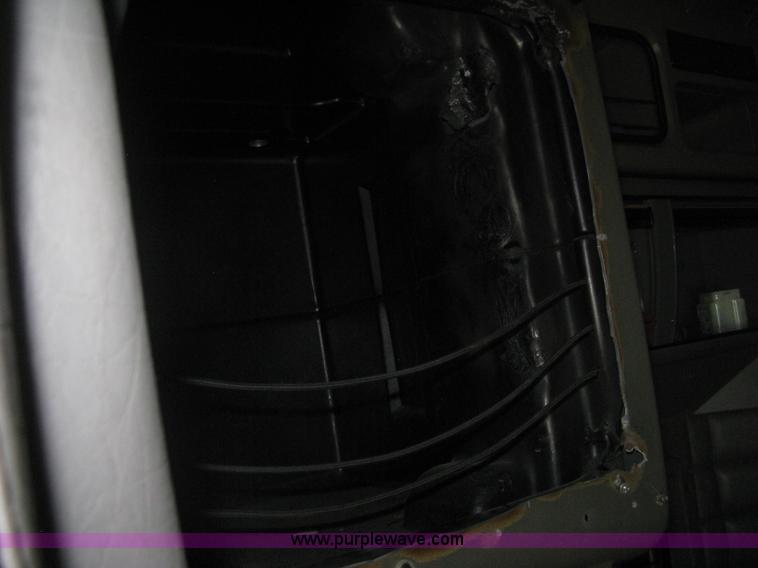 image for item H5425 1998 Peterbilt 379 semi truck