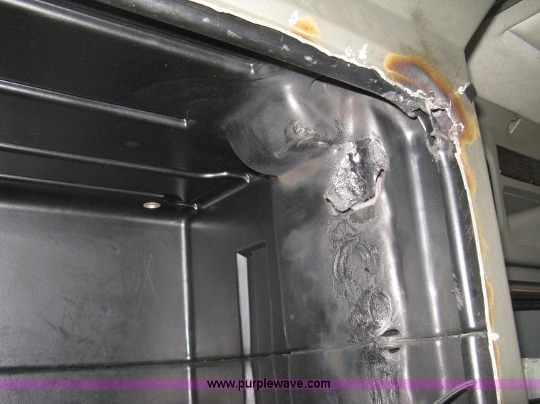 image for item H5425 1998 Peterbilt 379 semi truck