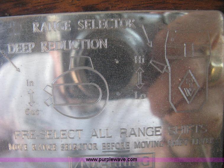 image for item H5425 1998 Peterbilt 379 semi truck