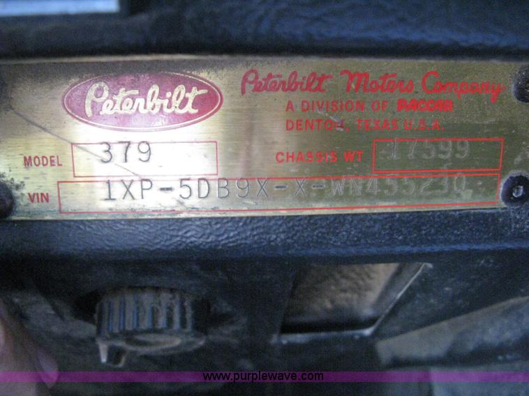 image for item H5425 1998 Peterbilt 379 semi truck