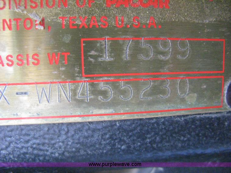 image for item H5425 1998 Peterbilt 379 semi truck