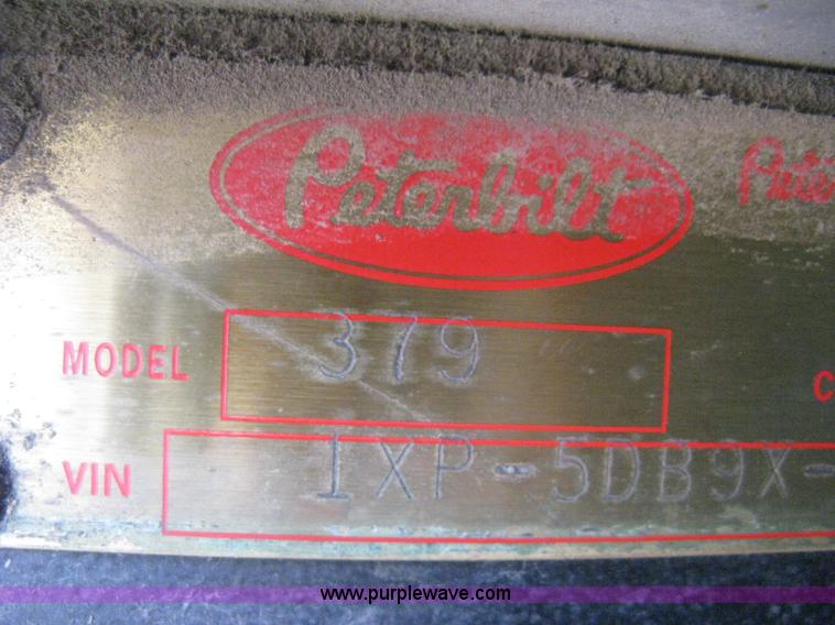 image for item H5425 1998 Peterbilt 379 semi truck