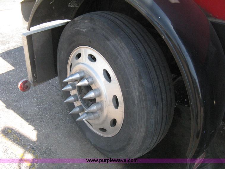 image for item H5425 1998 Peterbilt 379 semi truck