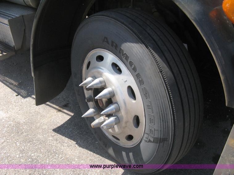 image for item H5425 1998 Peterbilt 379 semi truck