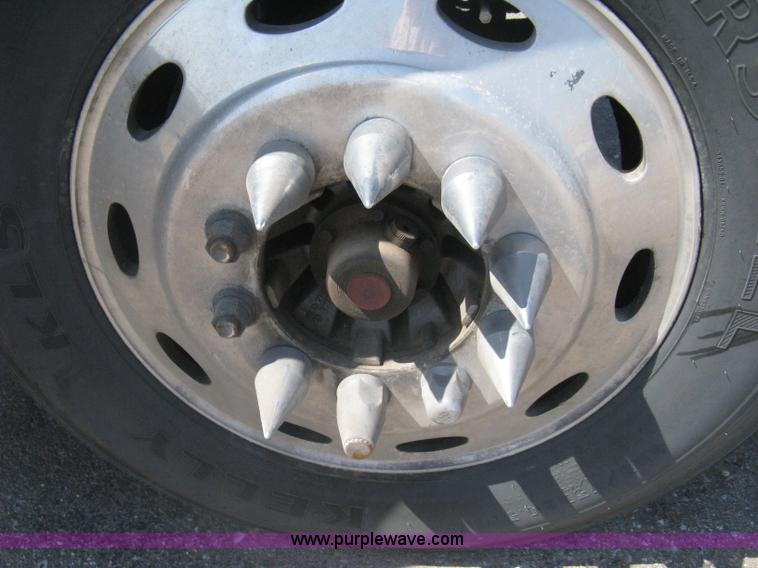 image for item H5425 1998 Peterbilt 379 semi truck