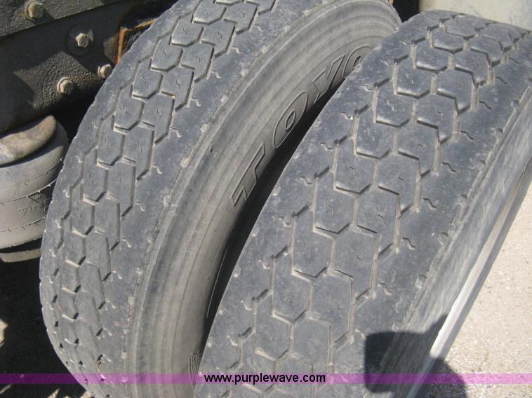 image for item H5425 1998 Peterbilt 379 semi truck