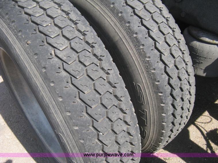 image for item H5425 1998 Peterbilt 379 semi truck