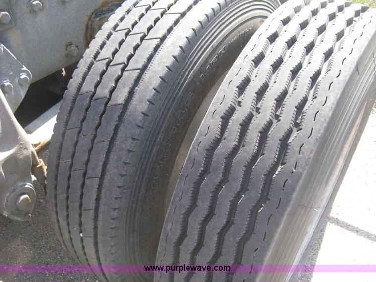 image for item H5425 1998 Peterbilt 379 semi truck