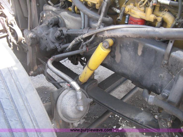 image for item H5425 1998 Peterbilt 379 semi truck