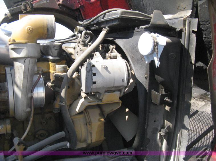 image for item H5425 1998 Peterbilt 379 semi truck