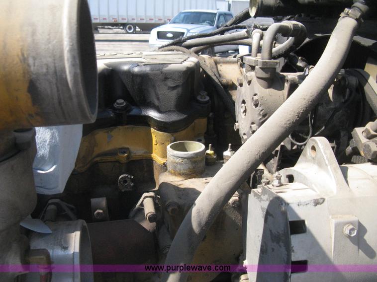 image for item H5425 1998 Peterbilt 379 semi truck