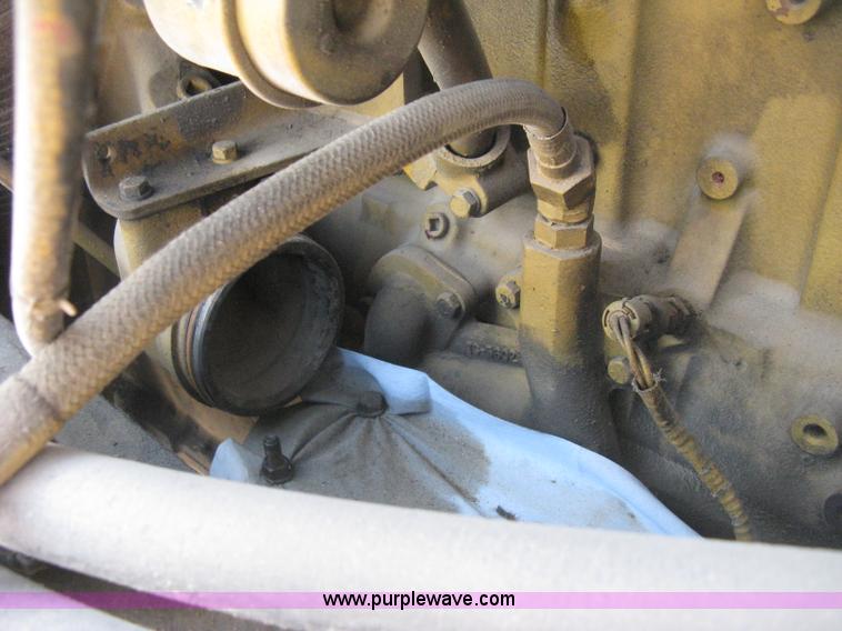 image for item H5425 1998 Peterbilt 379 semi truck