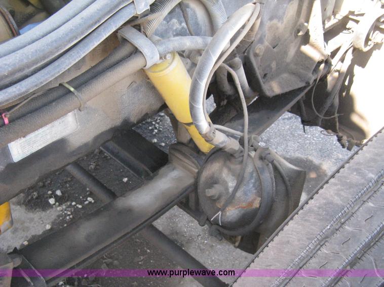 image for item H5425 1998 Peterbilt 379 semi truck