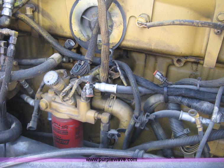 image for item H5425 1998 Peterbilt 379 semi truck