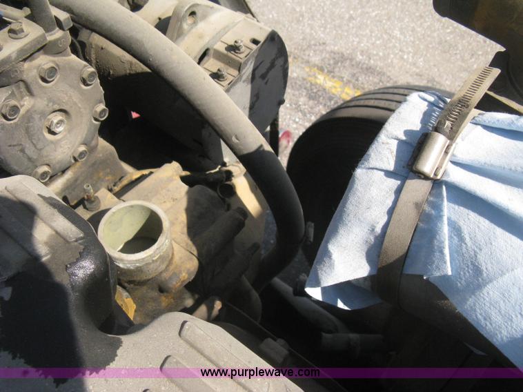 image for item H5425 1998 Peterbilt 379 semi truck