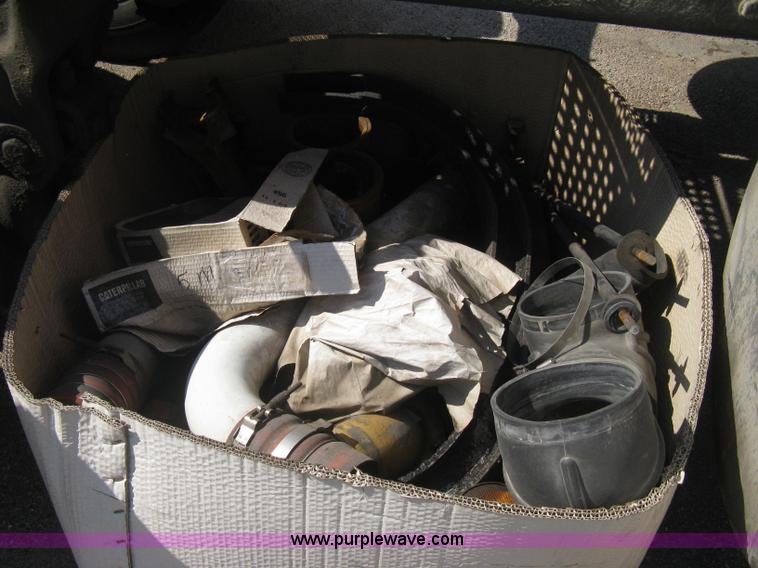 image for item H5425 1998 Peterbilt 379 semi truck