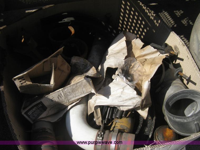 image for item H5425 1998 Peterbilt 379 semi truck