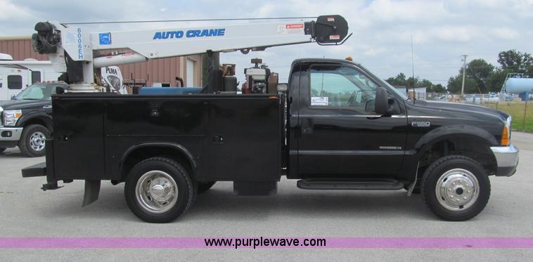 image for item H8968 2000 Ford F550 Super Duty XLT utility truck