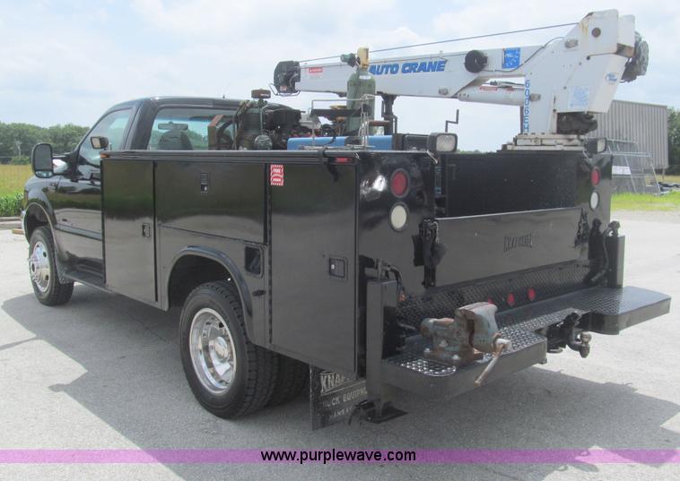 image for item H8968 2000 Ford F550 Super Duty XLT utility truck