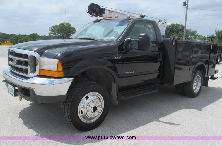 image for item H8968 2000 Ford F550 Super Duty XLT utility truck