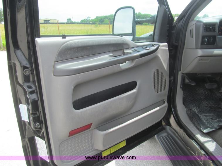 image for item H8968 2000 Ford F550 Super Duty XLT utility truck