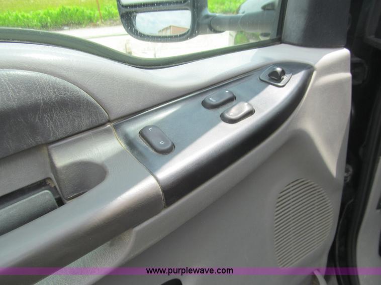 image for item H8968 2000 Ford F550 Super Duty XLT utility truck