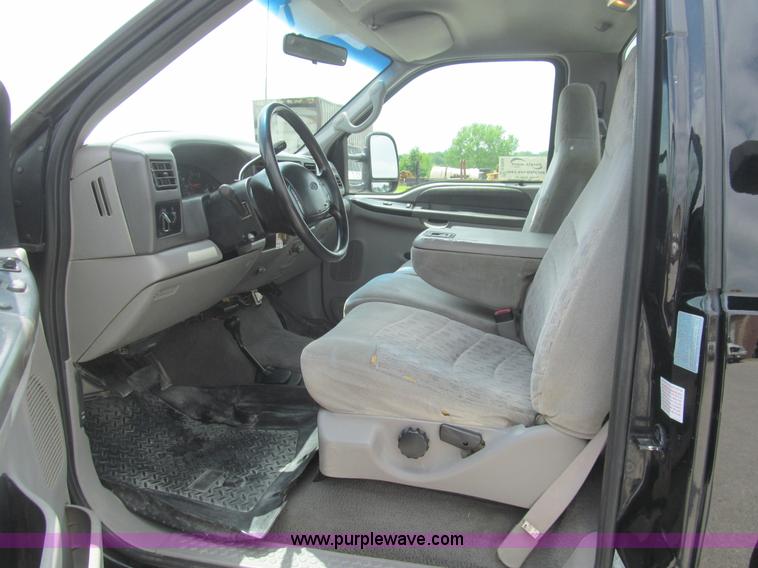 image for item H8968 2000 Ford F550 Super Duty XLT utility truck