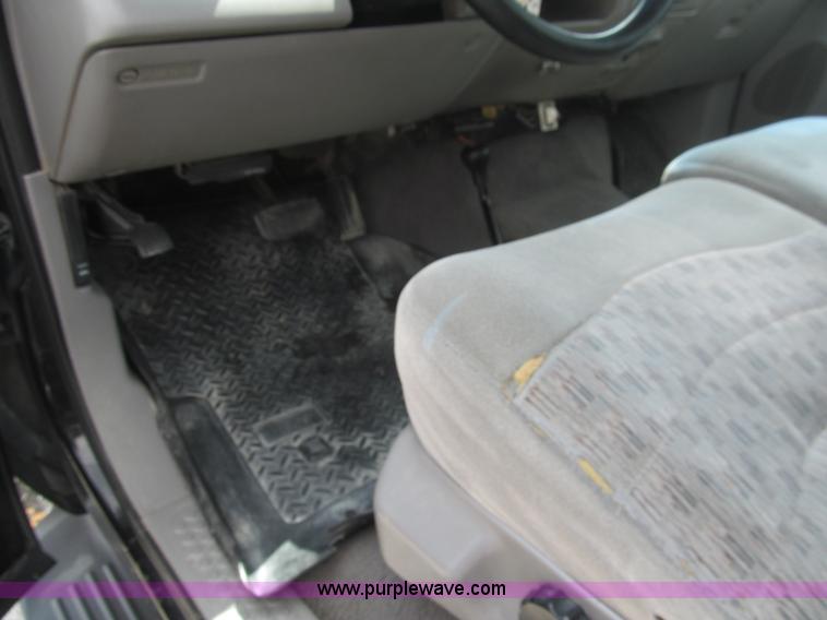 image for item H8968 2000 Ford F550 Super Duty XLT utility truck