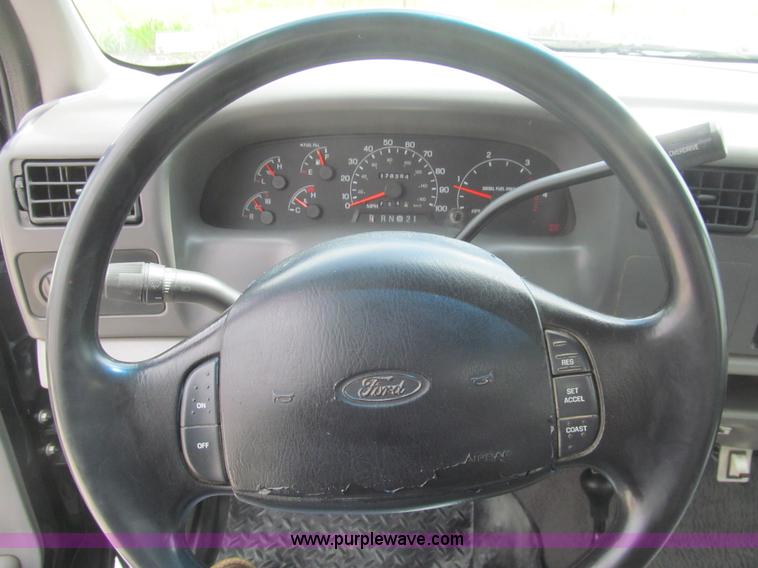 image for item H8968 2000 Ford F550 Super Duty XLT utility truck