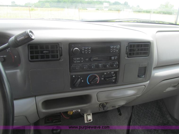 image for item H8968 2000 Ford F550 Super Duty XLT utility truck