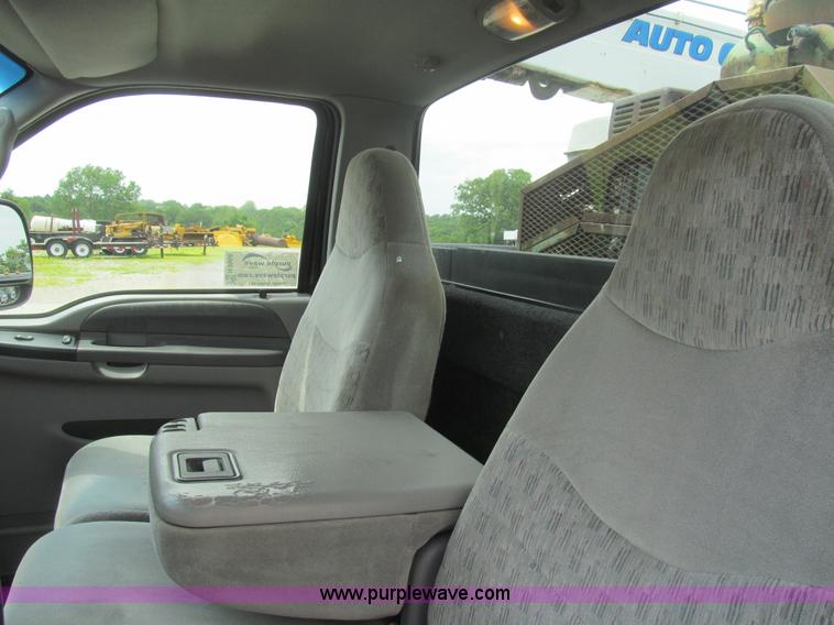 image for item H8968 2000 Ford F550 Super Duty XLT utility truck