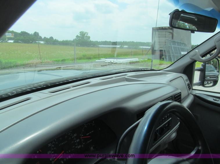 image for item H8968 2000 Ford F550 Super Duty XLT utility truck