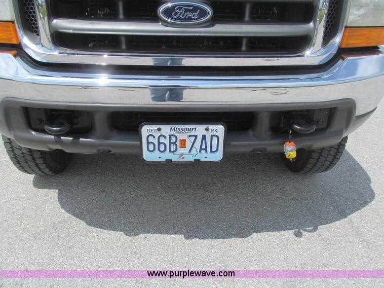 image for item H8968 2000 Ford F550 Super Duty XLT utility truck