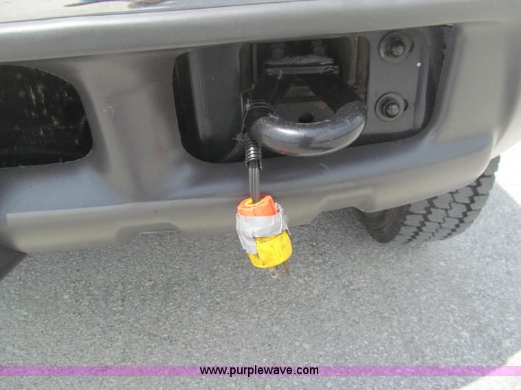 image for item H8968 2000 Ford F550 Super Duty XLT utility truck