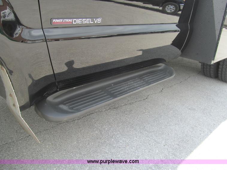 image for item H8968 2000 Ford F550 Super Duty XLT utility truck