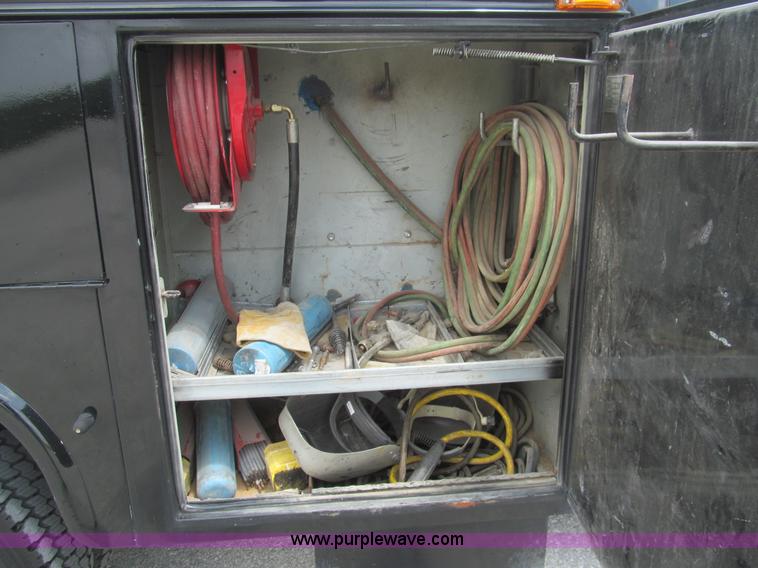 image for item H8968 2000 Ford F550 Super Duty XLT utility truck