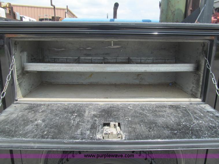 image for item H8968 2000 Ford F550 Super Duty XLT utility truck